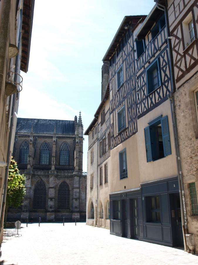 Appart Face Au Mail Limoges Exterior foto